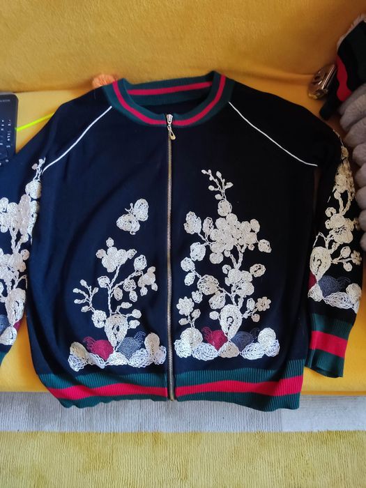 Damski dres  z motywem haftu