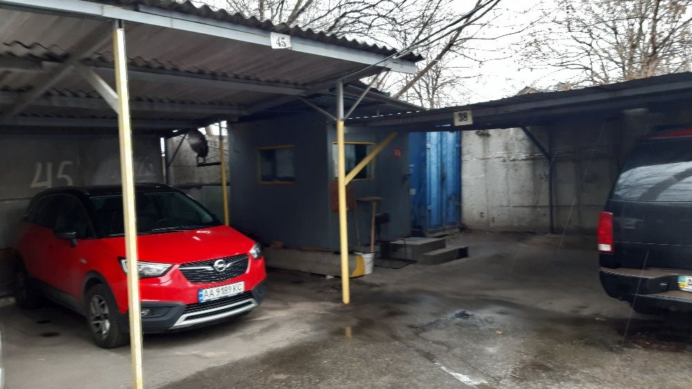 Продаю место на крытой парковке ул. М. Котельникова 11