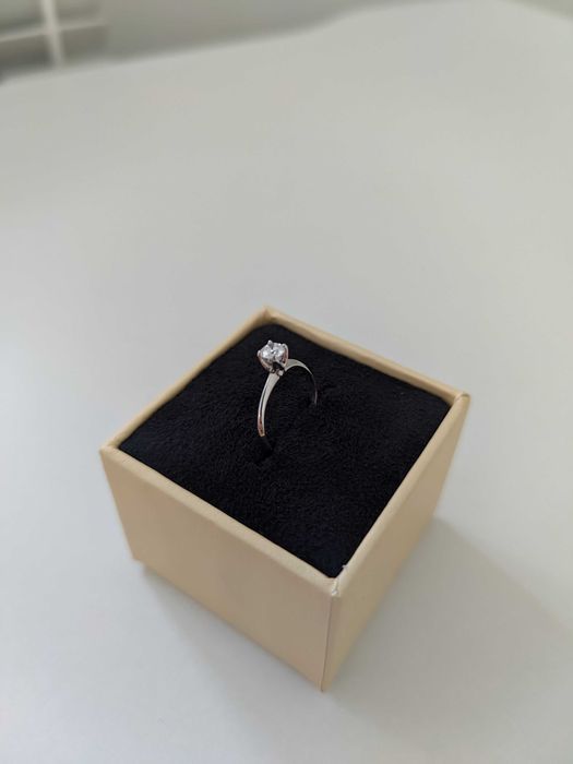 Каблучка біле золото (проба 585) з діамантом 0.3 карати