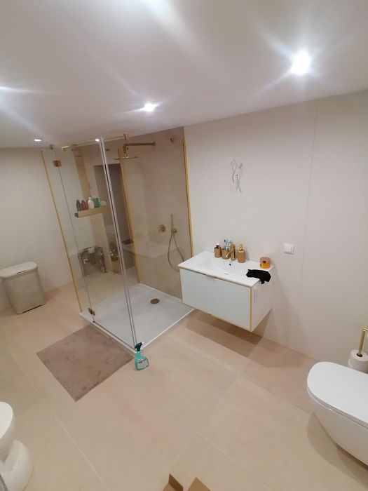 Wykonczenia wnętrz, remonty.