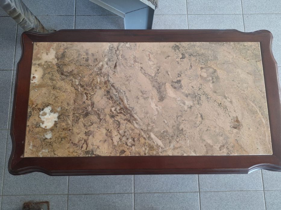 Mesa de centro com pedra mármore