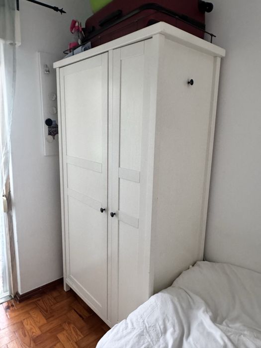 Roupeiro Ikea Hemnes em madeira maciça