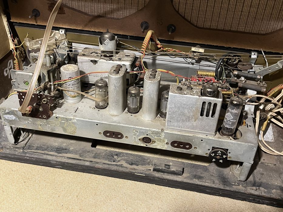 Немецкий ламповый радиоприемник TELEFUNKEN/ AEG 7078 (без динамиков)