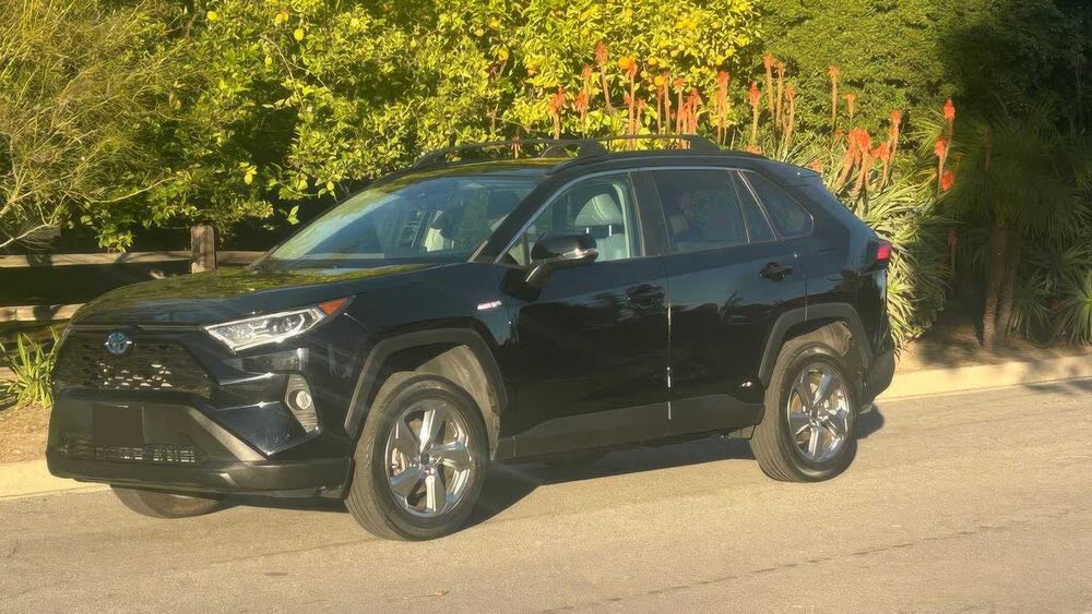 Toyota RAV4 Hybrid XSE      2021
