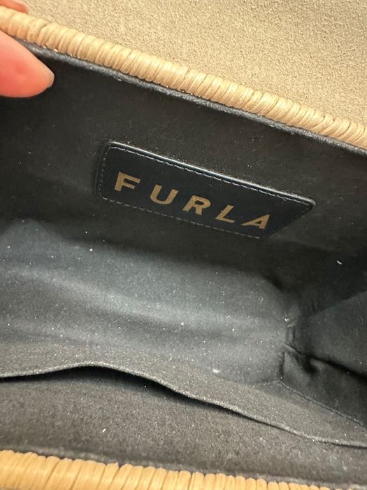 Стильна плетена сумка від furla — ідеальний акцент на літо