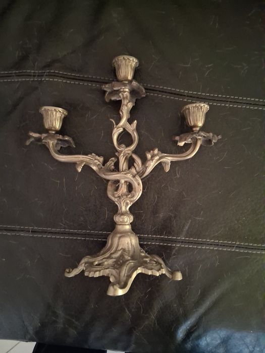 Antigos lustres de bronze de artesanato português