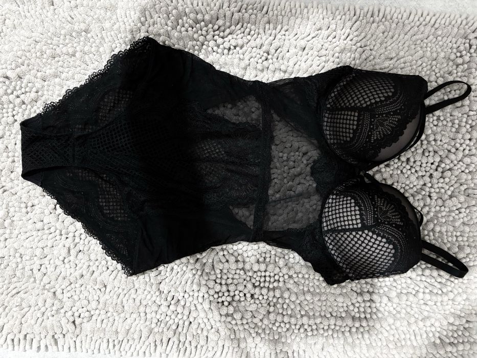 Bielizna / stringi / body koronkowe czarne ESOTIQ
