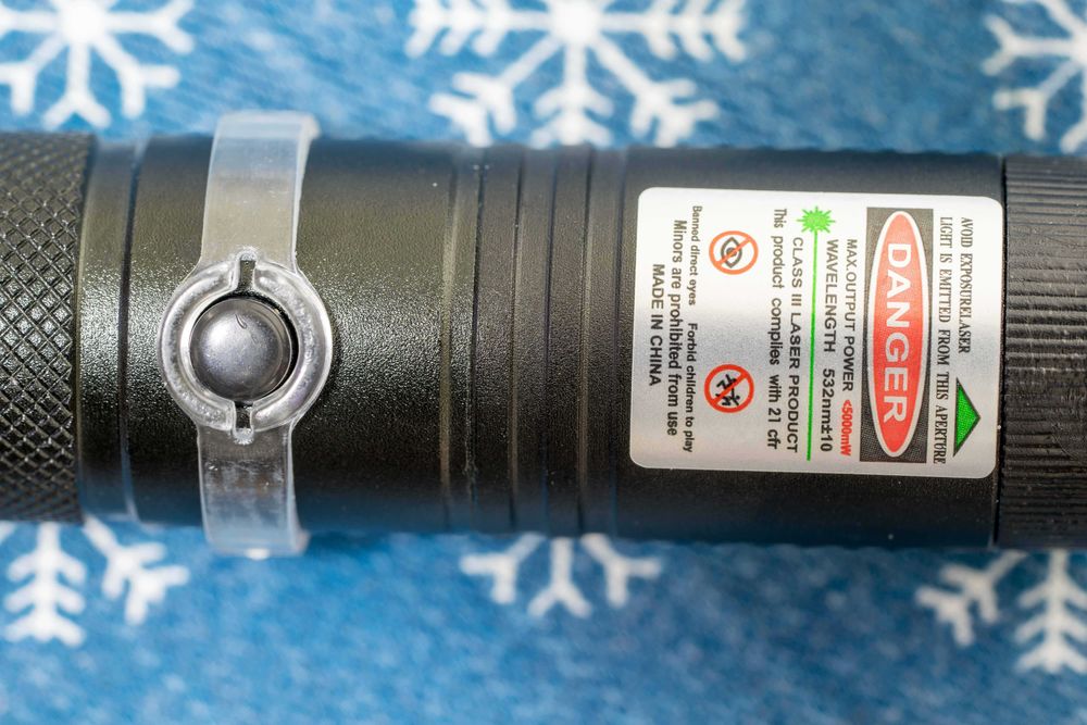 laser verde com carregamento via USB