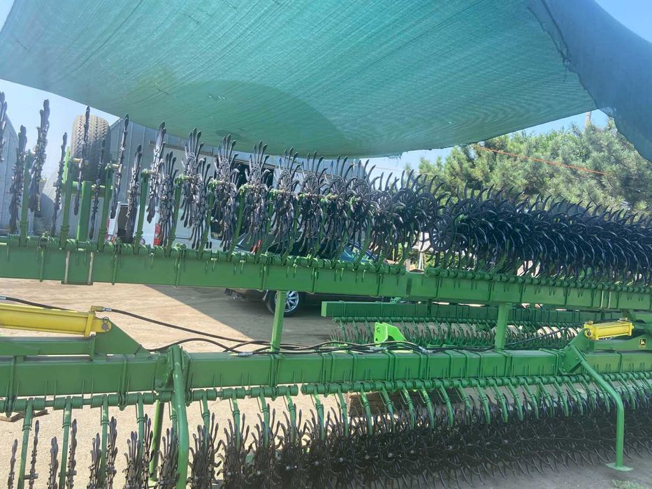 Борона-мотыга ротаційна John Deere 400 4,6/ 6/ 9/ 12 м.