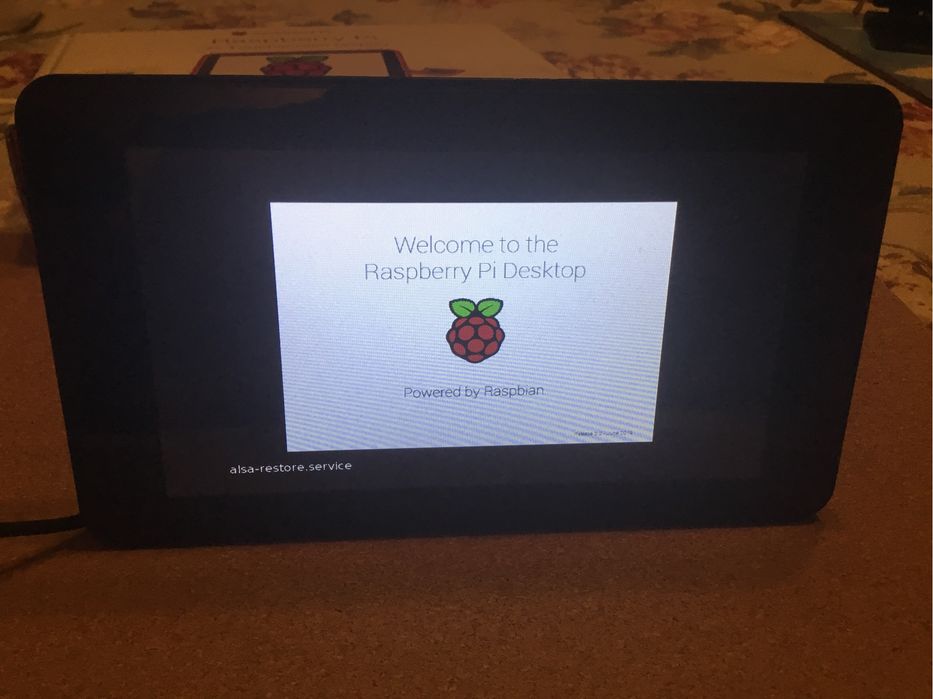 Одноплатный микрокомпьютер Raspberry Pi 3 Model B+в корпусе с сенсорным дисплеем