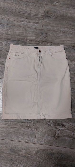 Віддам безкоштовно спідницю.