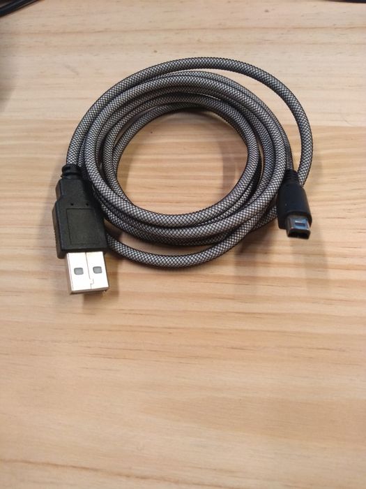 3ds e DS - Cabo de carga USB, pode usar o seu carregador de telemóvel.