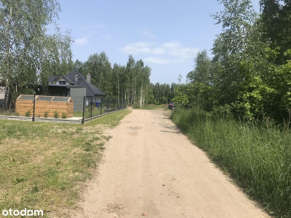 Działka budowlana nad jeziorem o powierzchni 2467 m² - Więcej