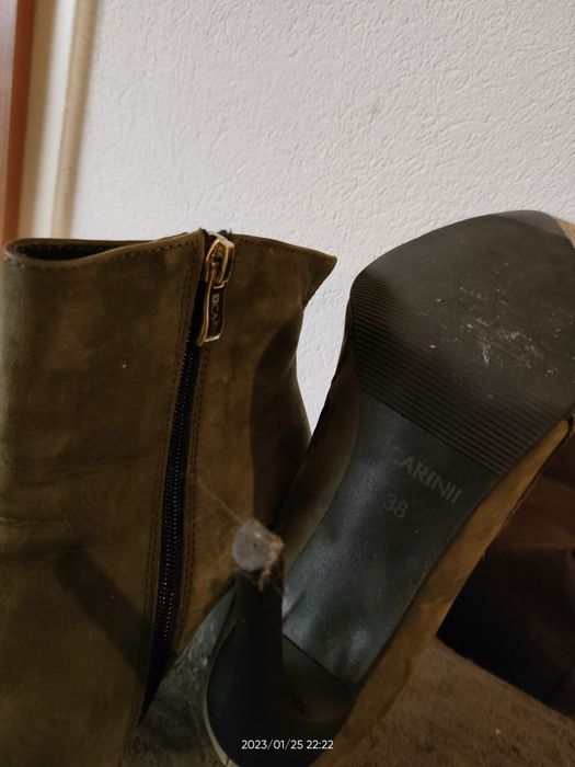 Carinii_Botki / Szpilki__Skóra Nat. / Khaki_38__Okazja