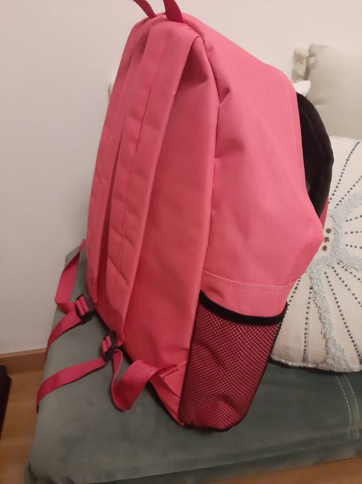 Mochila cor de rosa usada 2 ou 3 vezes