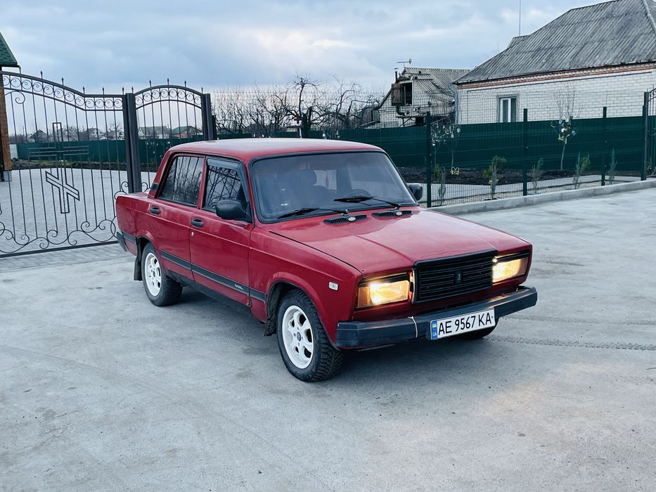 Продам 2107 на полном ходу газ/бензин мотор ходовая КПП в норме по электрики все работает есть музыка возможно обмен продажа по техпаспорту все остальные вопросы по телефону