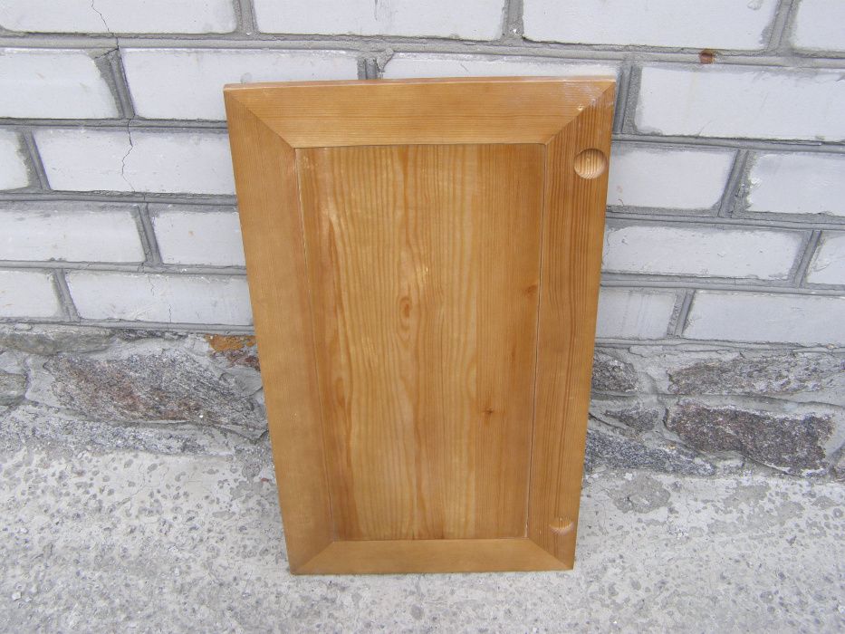 Деревянные дверки разные