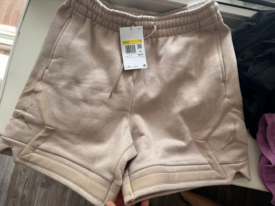Продам шорты Jordan оригина