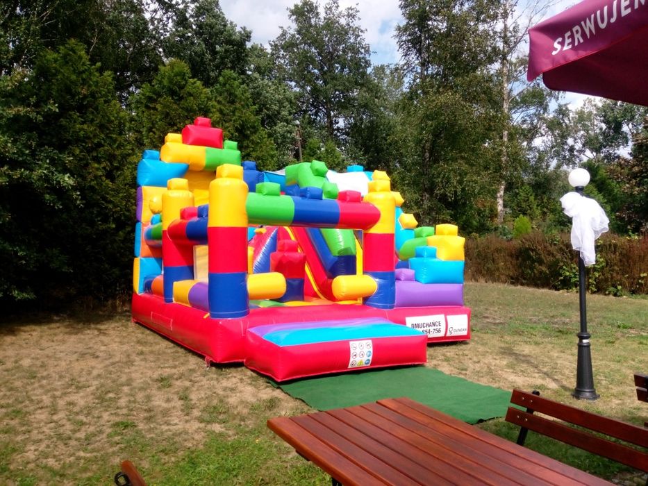 Dmuchany zamek ze zjeżdżalnią Kolorowe Klocki
