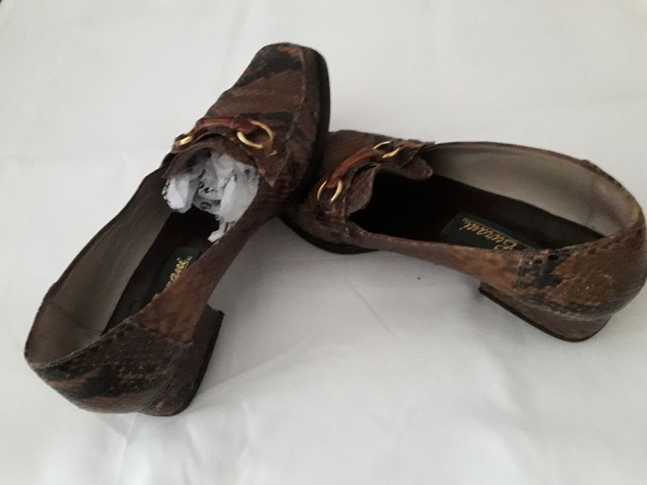 Sapatos vários em bom estado