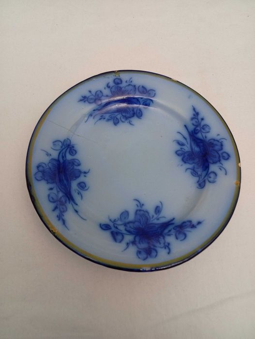 Prato muito antigo para colecionadores