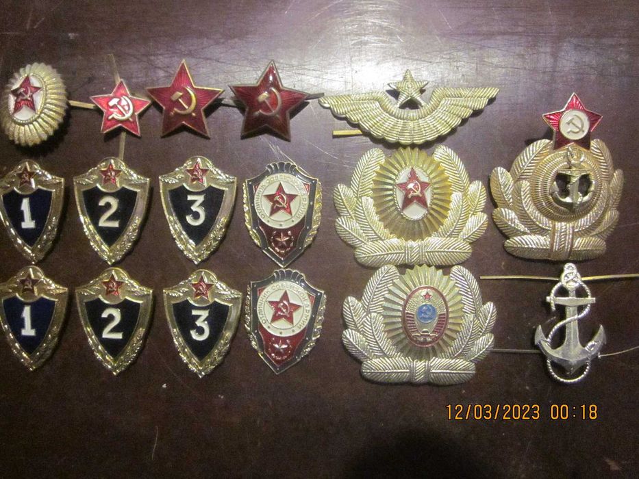 Подборка знаков, пуговиц, шевроны, эмблемы.