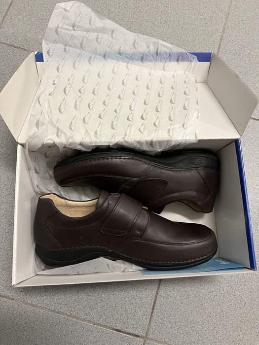 Sapato Castanho com Velcro