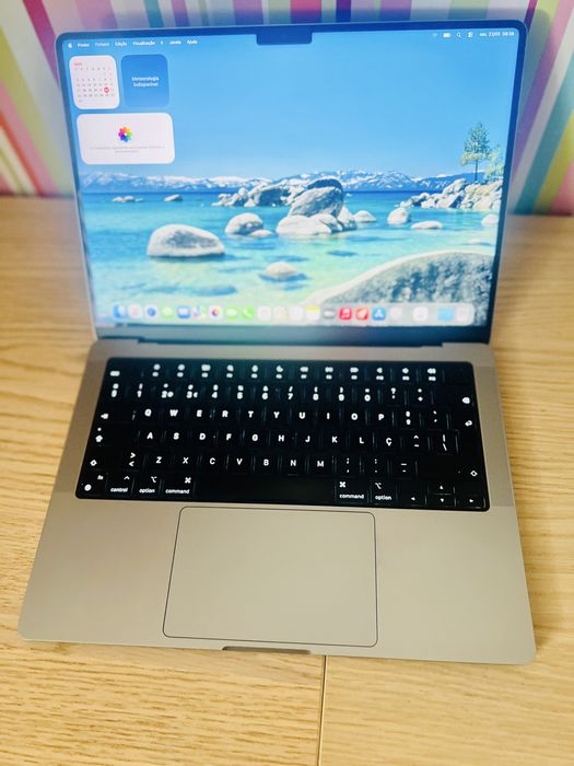 MacBook Pro M3 - 2024 Model510455460932495360