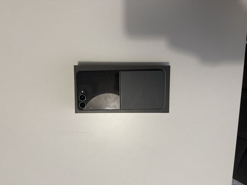 Samsung Z Flip 8 256Gb Grafite