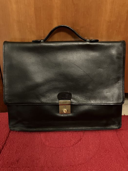 Pasta  de executivo  em pele , para documentos , ou computador.