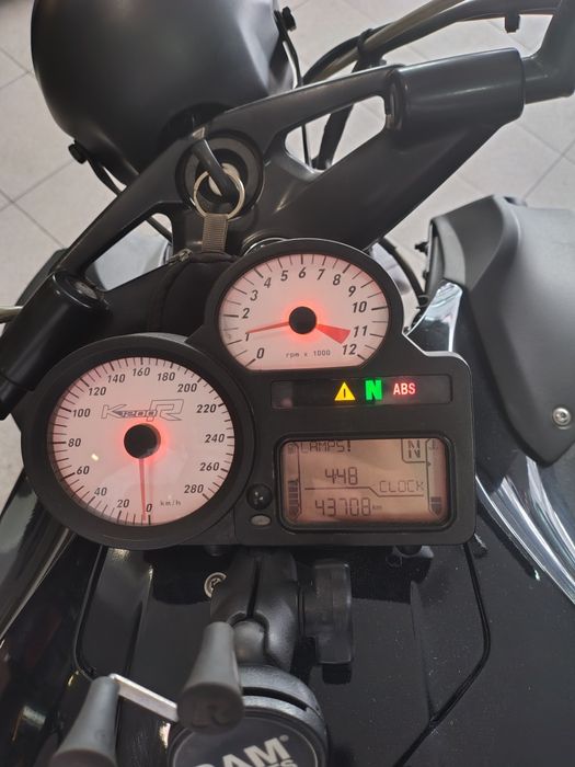 BMW K1200R em excelente estado