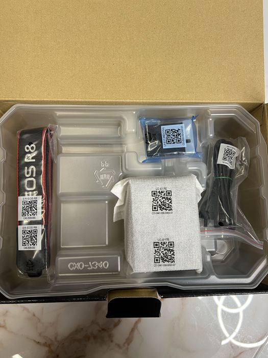 Canon EOS R8 body