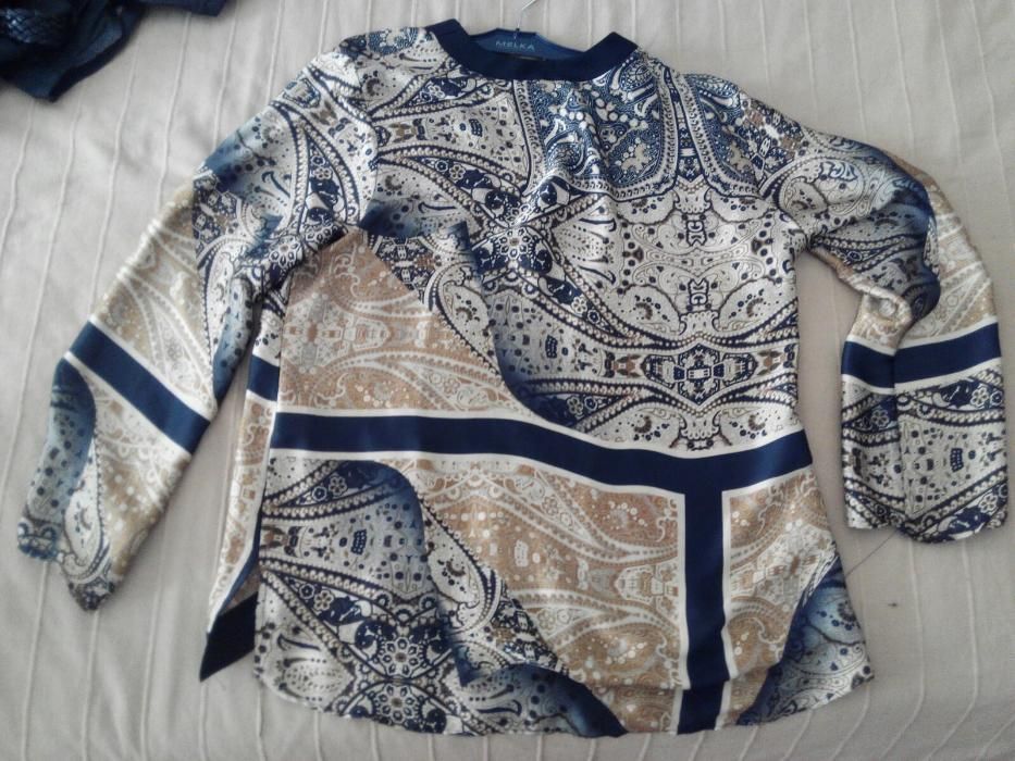 Blusa acetinada efeito túnica