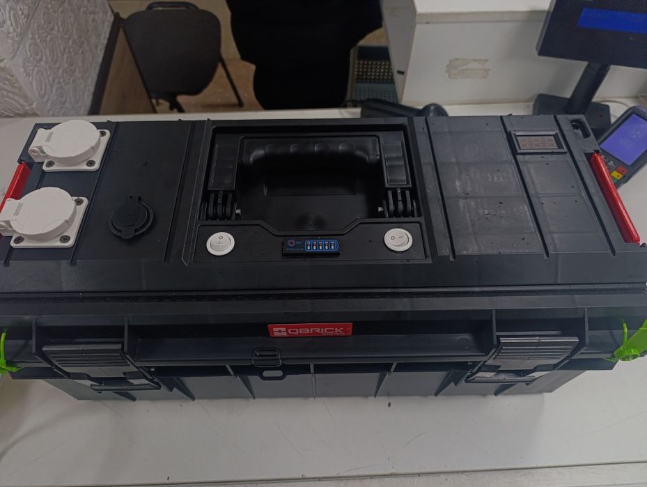 Зарядна станція 2000wh