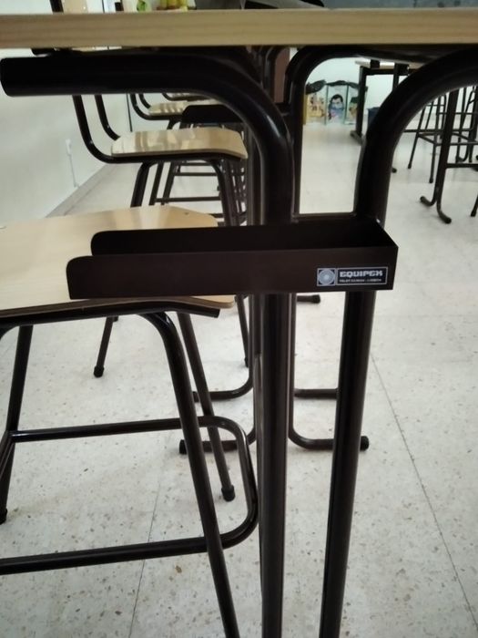 Mesas e cadeiras altas - estirador sala de EV