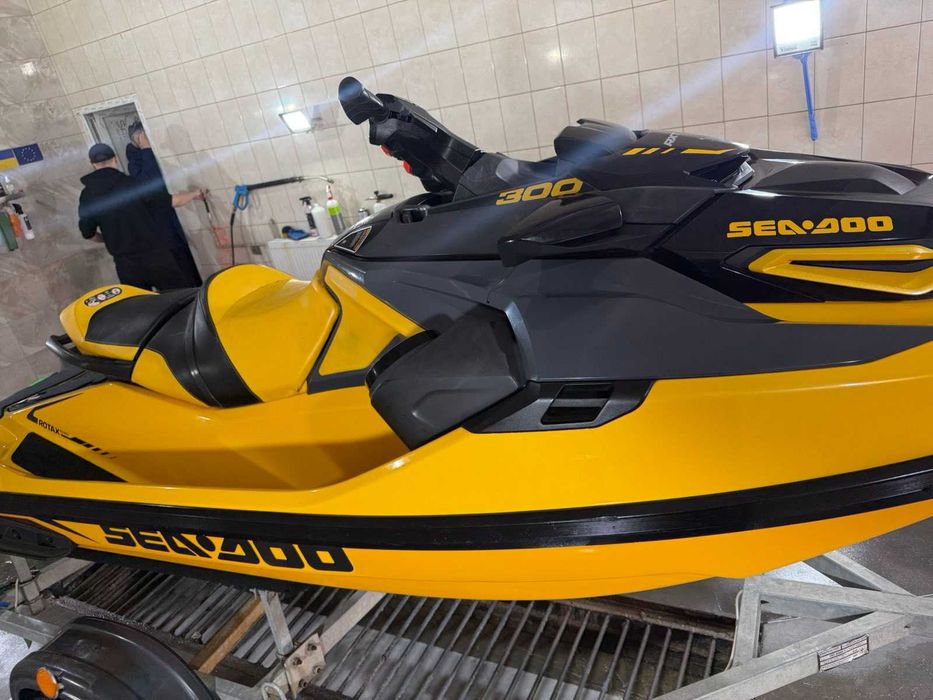 Гідроцикл BRP RXT-X