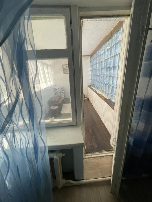 Продается 3 квартира.С очень большой лоджией..В шикарном районе.