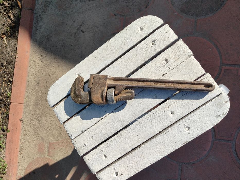 Продам разводной ключ, б/у