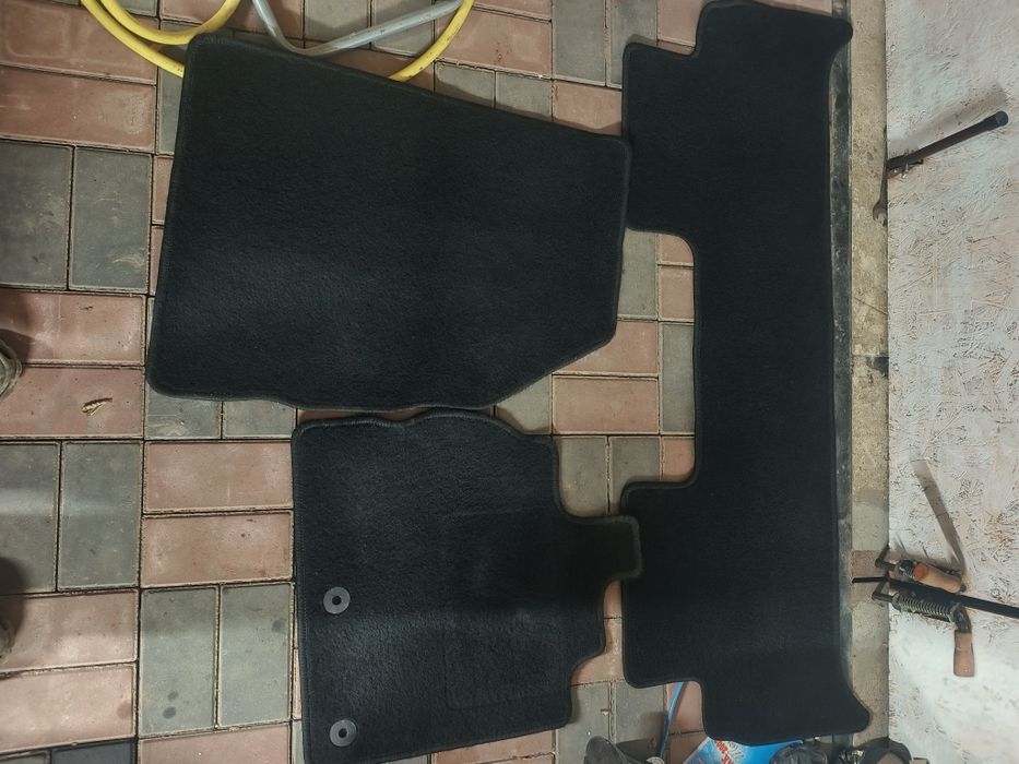 Продам коврики Рено сценік3