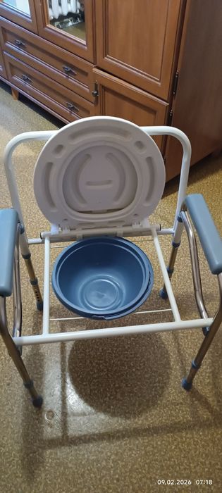 Стул туалет для инвалидов.