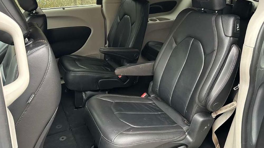 Chrysler Pacifica 3.6 бензин 2017 рік, США