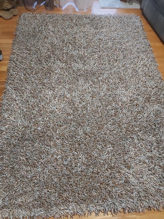 Duas carpetes em muito bom estado.