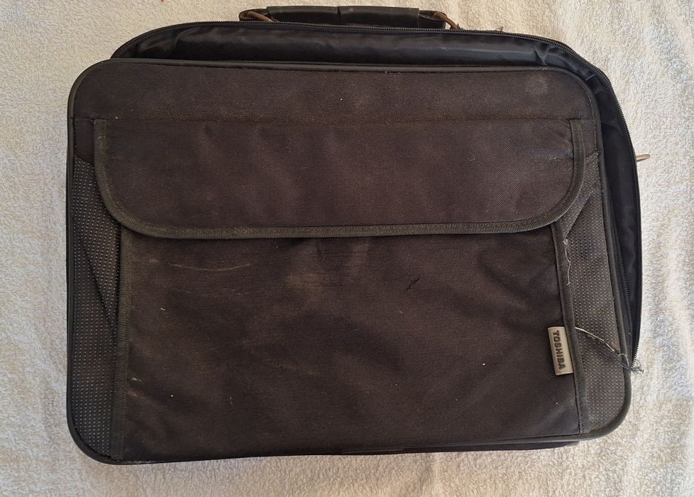 PC Portátil Toshiba A300-276 para peças + mala de transporte