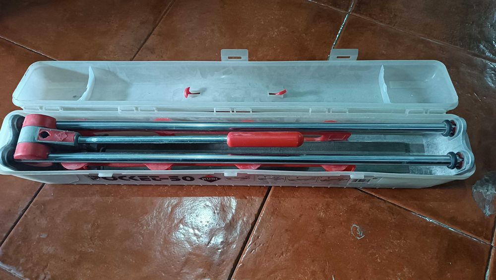 Maquina cortar azulejo como se vê nas fotos