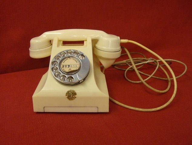 Telefone antigo em baquelite