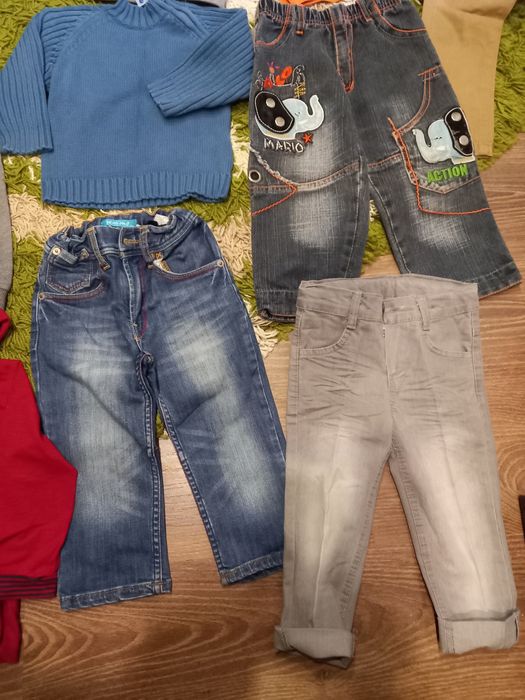 Теплі речі на 1.5-2 роки жилет, джинси, светр на хлопчи