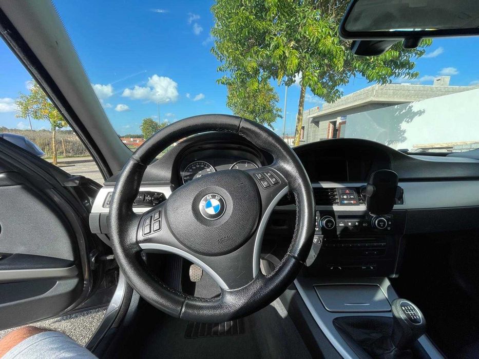 BMW 318d Touring (2008) – Muito Equipada | Manutenção em Dia