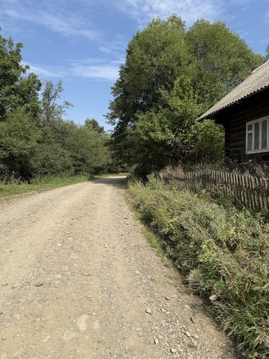 Продається будинок та 10 соток у с. Верхній Студений у карпатах