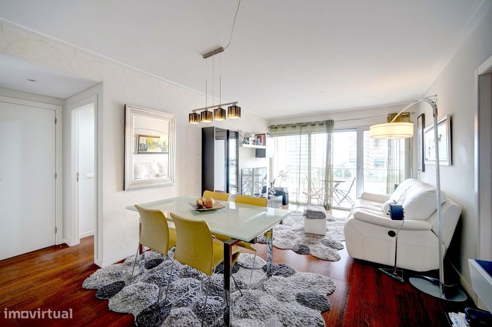 Apartamento em condomínio fechado com Vista Rio