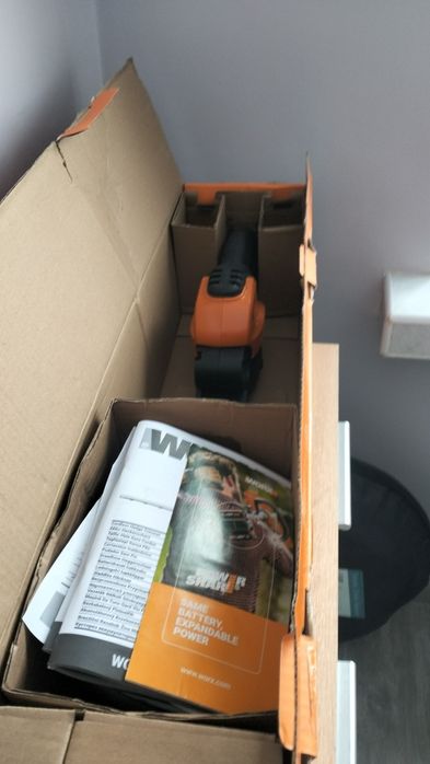 WORX Nożyce Akumulatorowe do żywopłotu WG261E + AKU 20V 2,0Ah + Ładowa